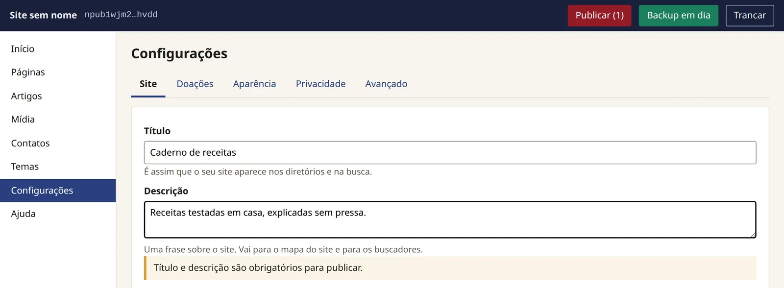 As Configurações, na aba Site, com o título e a descrição preenchidos e o aviso de que os dois são obrigatórios para publicar.